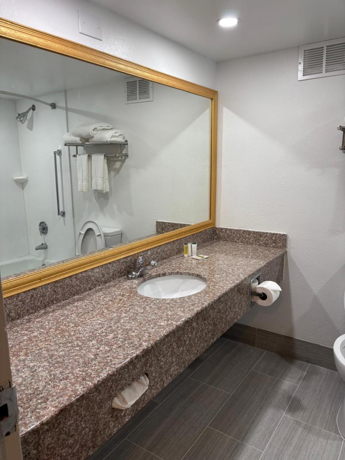 Days Hotel By Wyndham Williamsburg I-64 Extérieur photo