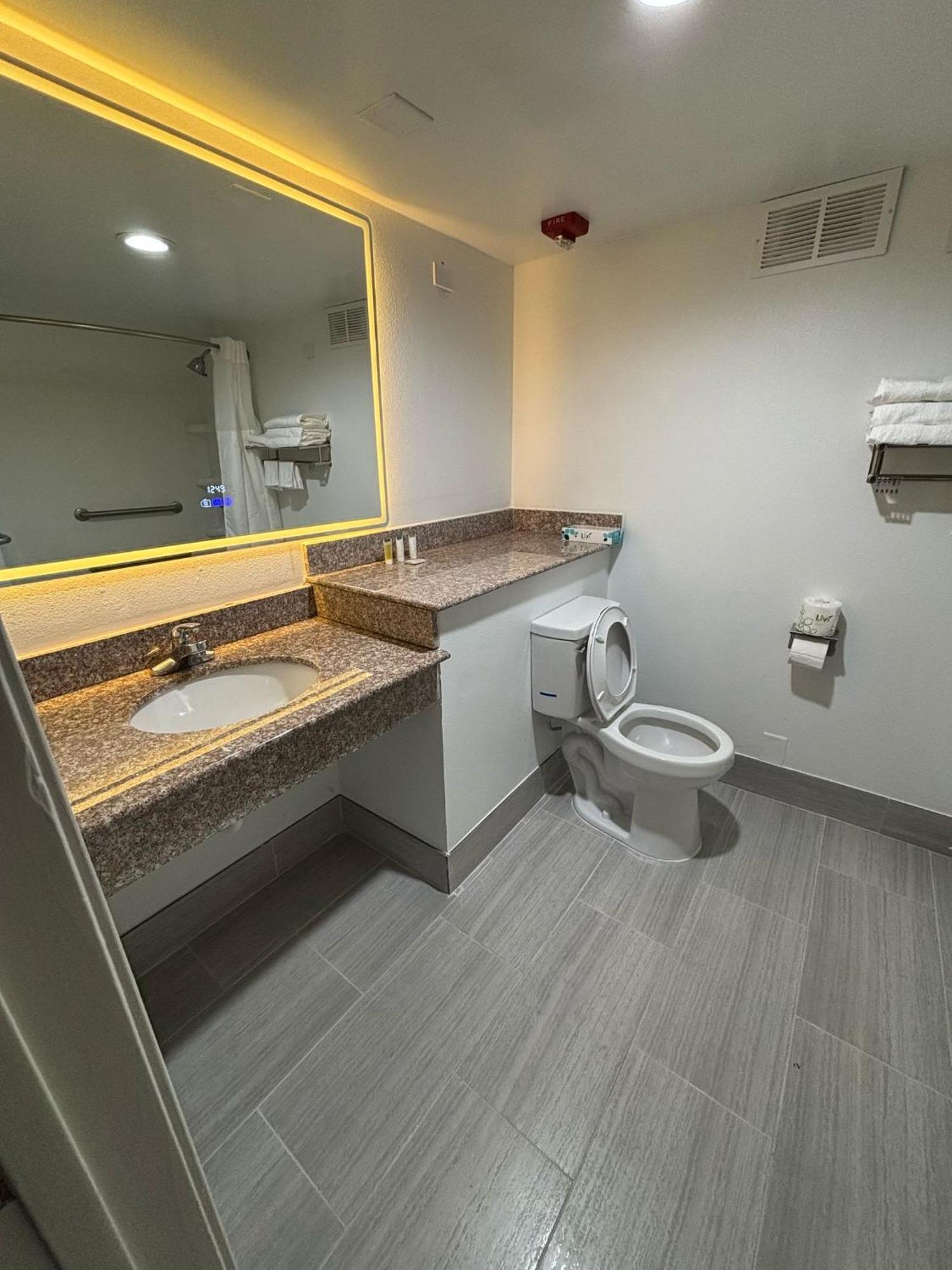 Days Hotel By Wyndham Williamsburg I-64 Extérieur photo