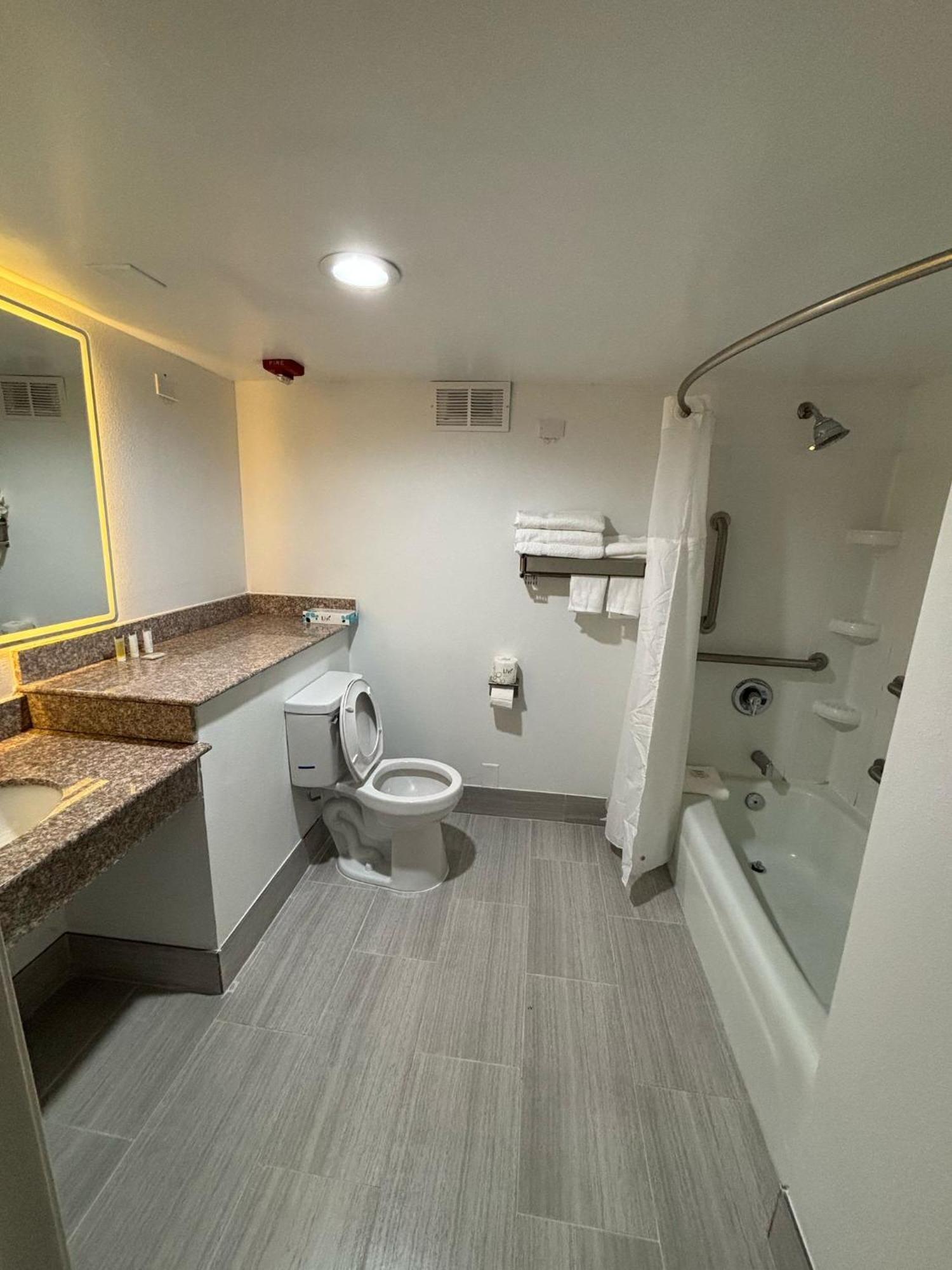Days Hotel By Wyndham Williamsburg I-64 Extérieur photo